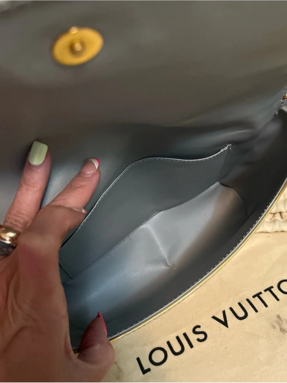 Authentic Louis Vuitton Vernis Thompson Shoulder Bag BA0020